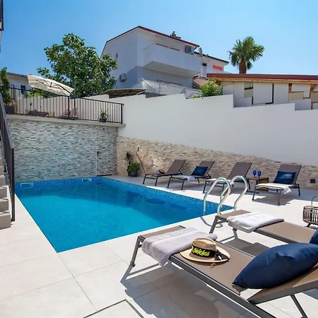 Sunrise Mit Pool By Interhome * Crikvenica