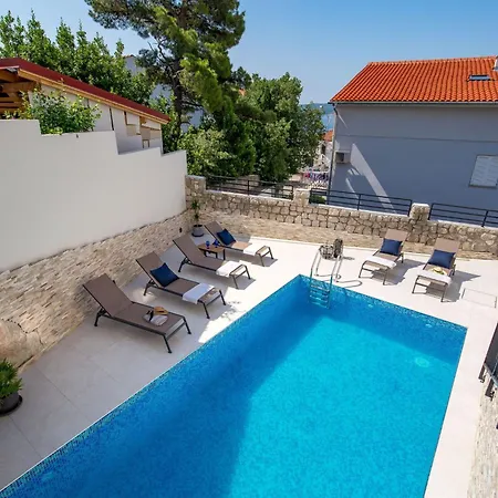 Διαμέρισμα Sunrise Mit Pool By Interhome *