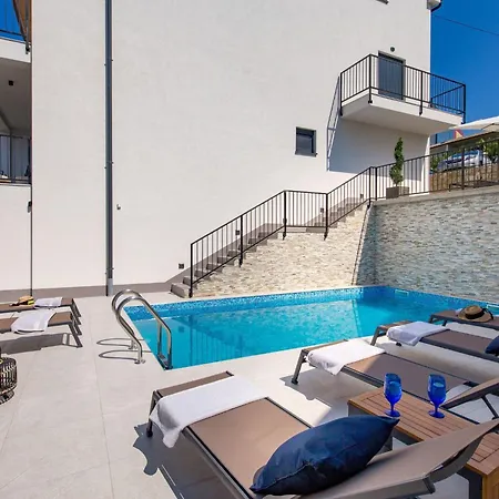 Sunrise Mit Pool By Interhome Διαμέρισμα Crikvenica