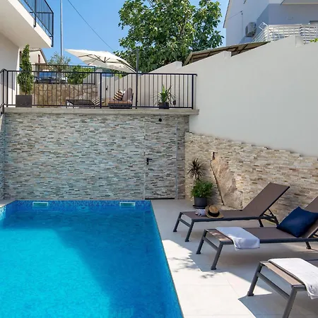 Sunrise Mit Pool By Interhome